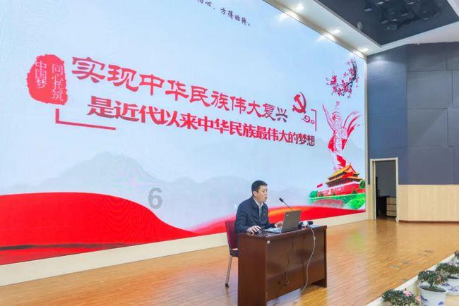 张佰成审议自治区政府工作报告时强调：把牢主线 精准施策 强化统筹 以高质量落实推动高质量发展